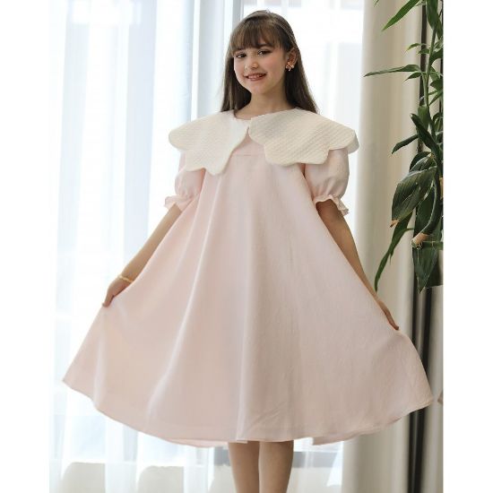 صورة فستان بناتي مشجر ورود بتصميم خصر مفتوح ودلعة بيضاء - 1200